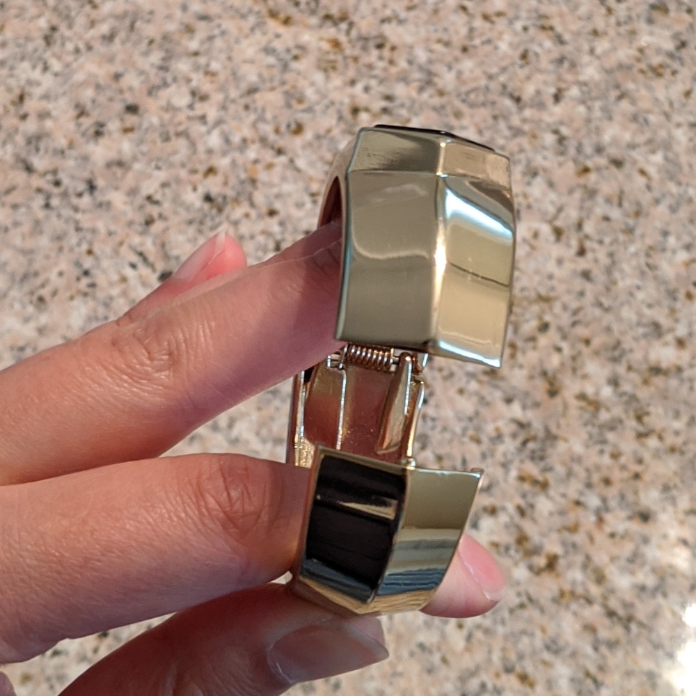 Tortoiseshell Hinge Bracelet - Picture 2 of 4